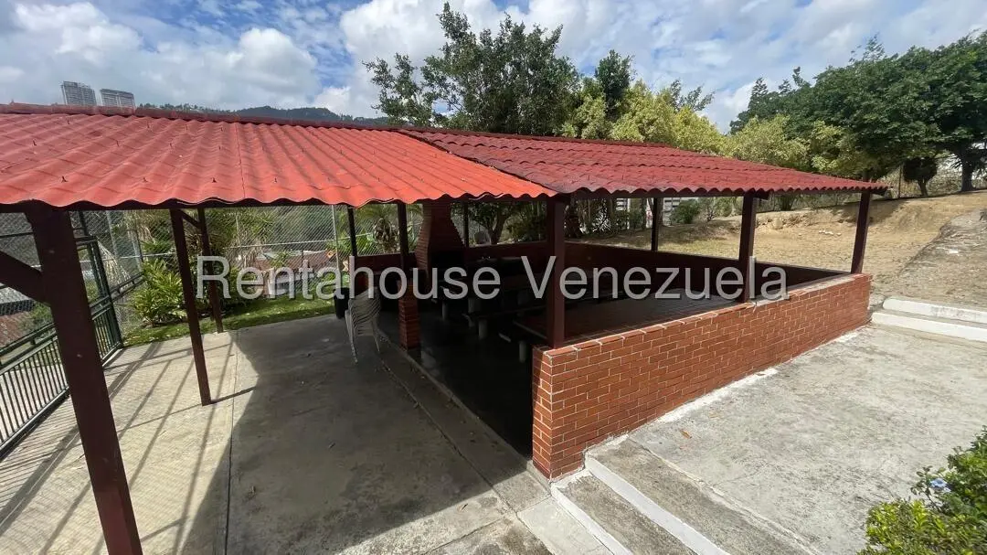 Apartamento (1 Nivel) en Alquiler en Lomas de Prados del Este, Distrito Metropolitano - 25