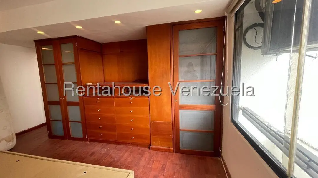 Apartamento (1 Nivel) en Alquiler en Lomas de Prados del Este, Distrito Metropolitano - 10