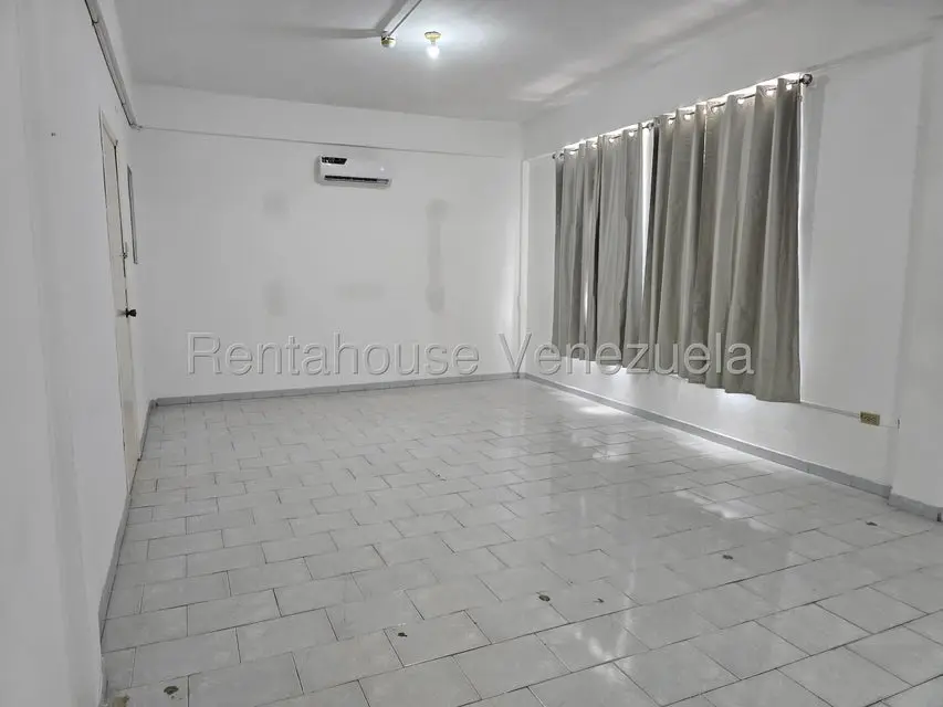 Comercial (Oficina) en Alquiler en Parroquia Catedral, Distrito Metropolitano - 7