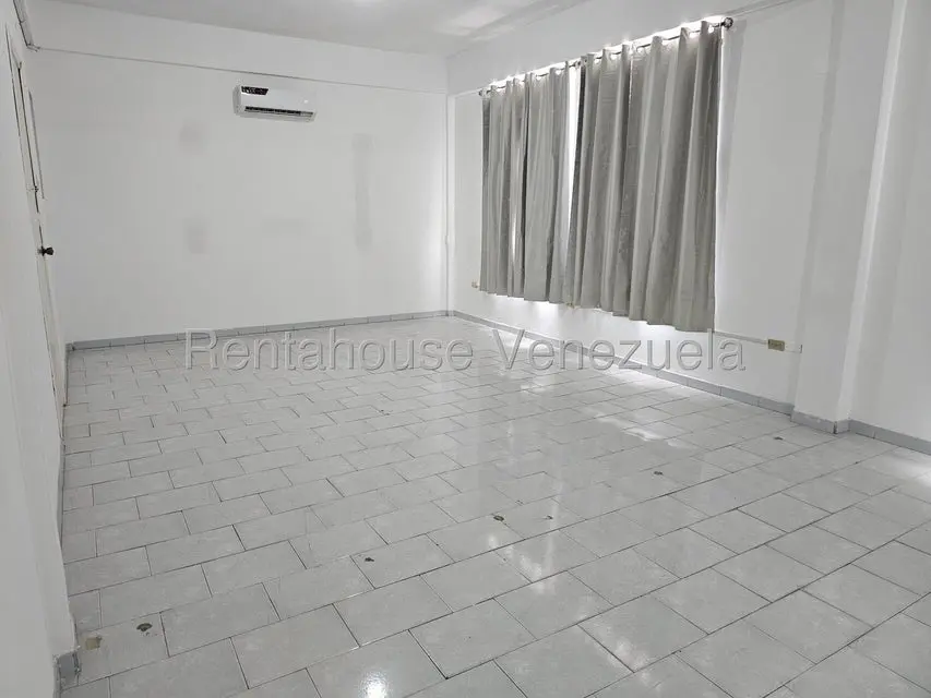 Comercial (Oficina) en Alquiler en Parroquia Catedral, Distrito Metropolitano - 8