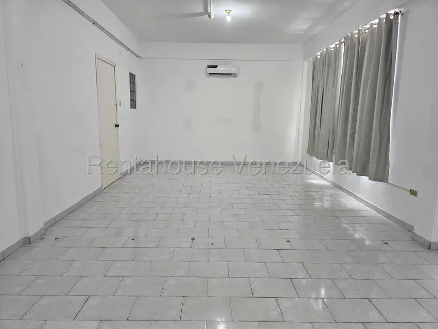 Comercial (Oficina) en Alquiler en Parroquia Catedral, Distrito Metropolitano - 9
