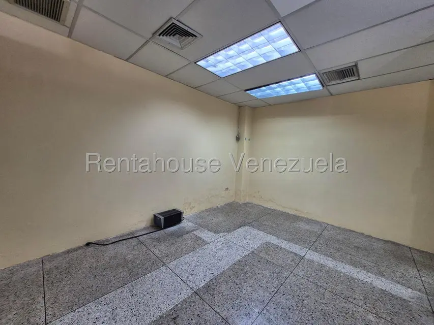 Comercial (Local Comercial) en Alquiler en Avenida Falcon, Zulia - 13