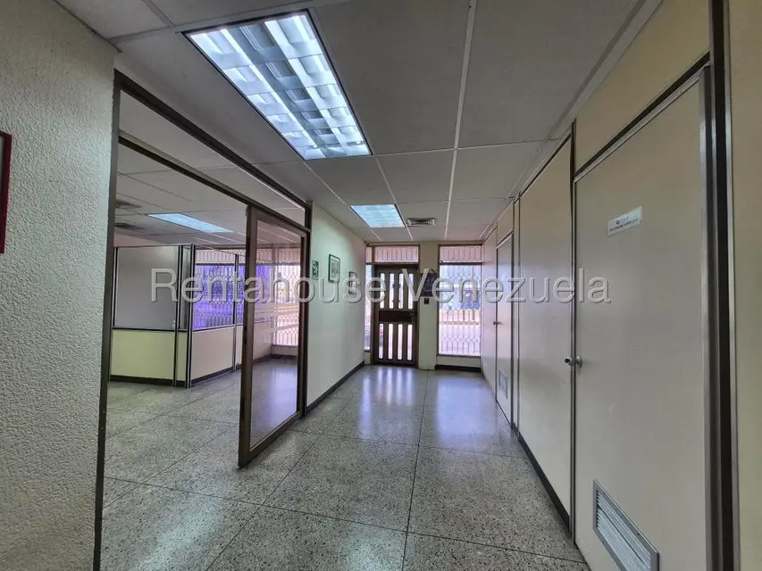 Comercial (Local Comercial) en Alquiler en Avenida Falcon, Zulia - 3