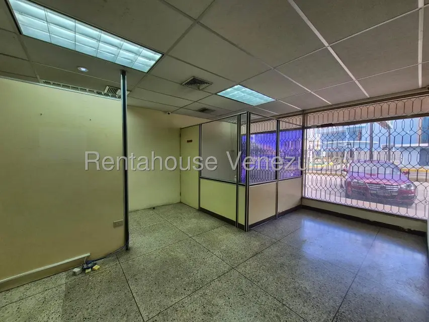 Comercial (Local Comercial) en Alquiler en Avenida Falcon, Zulia - 5