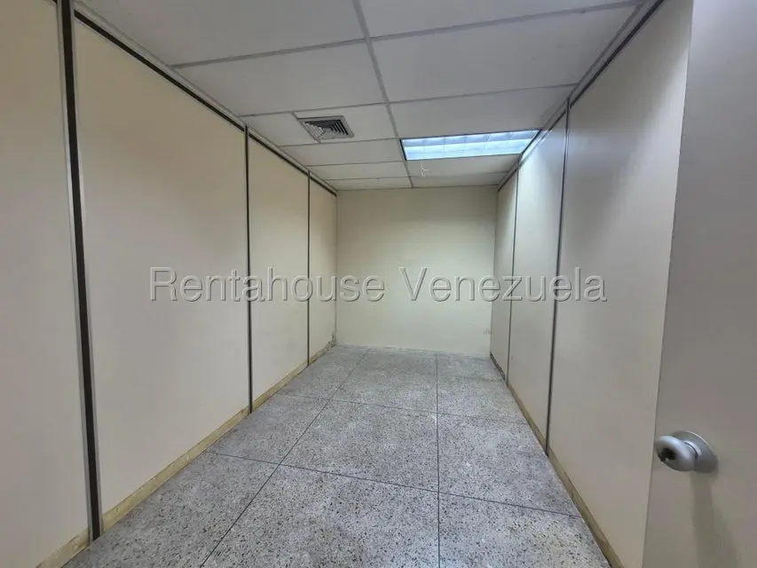 Comercial (Local Comercial) en Alquiler en Avenida Falcon, Zulia - 9