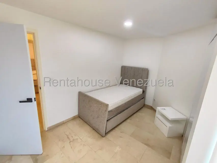 Apartamento (1 Nivel) en Alquiler en El Rosal, Distrito Metropolitano - 11