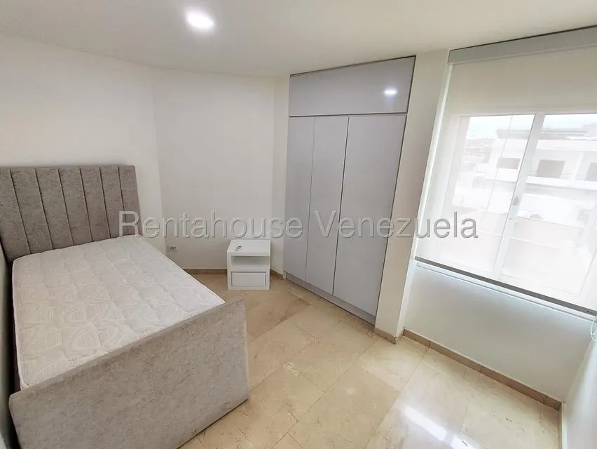 Apartamento (1 Nivel) en Alquiler en El Rosal, Distrito Metropolitano - 10