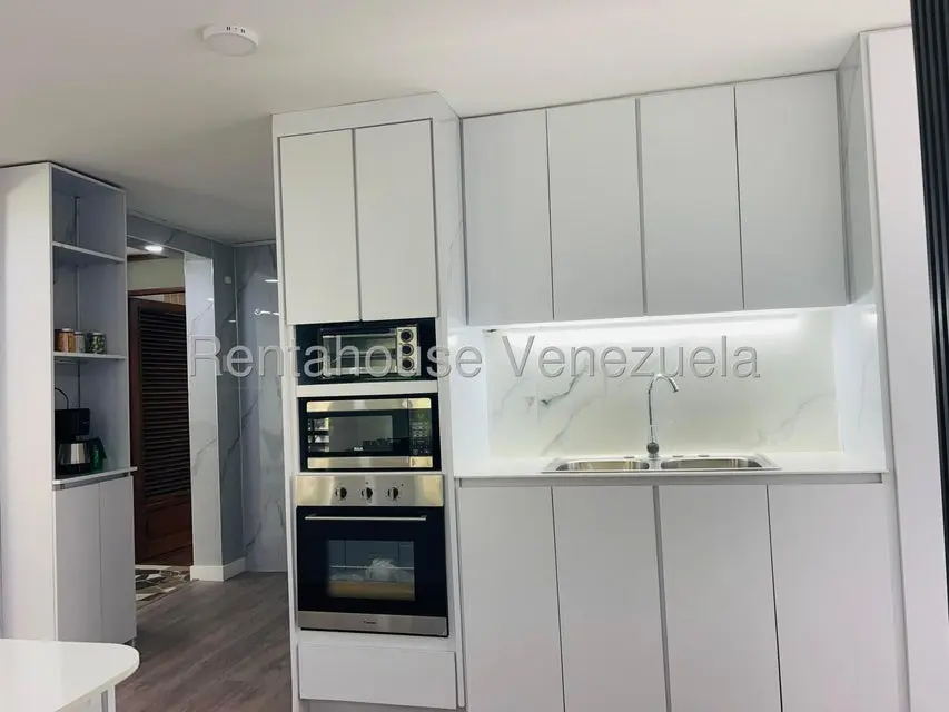 Apartamento (1 Nivel) en Alquiler en Los Palos Grandes, Distrito Metropolitano - 11