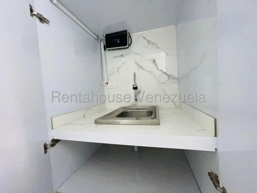Apartamento (1 Nivel) en Alquiler en Los Palos Grandes, Distrito Metropolitano - 13