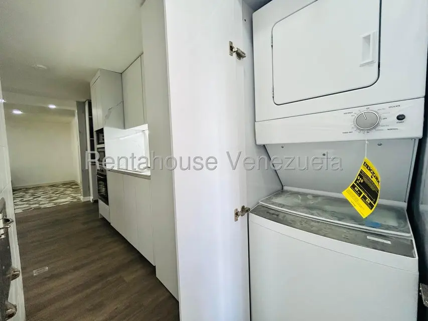 Apartamento (1 Nivel) en Alquiler en Los Palos Grandes, Distrito Metropolitano - 15