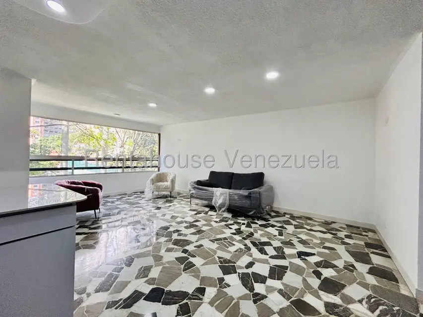Apartamento (1 Nivel) en Alquiler en Los Palos Grandes, Distrito Metropolitano - 20