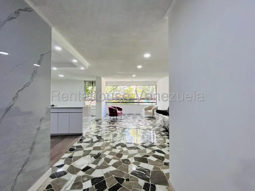 Apartamento (1 Nivel) en Alquiler en Los Palos Grandes, Distrito Metropolitano - 21