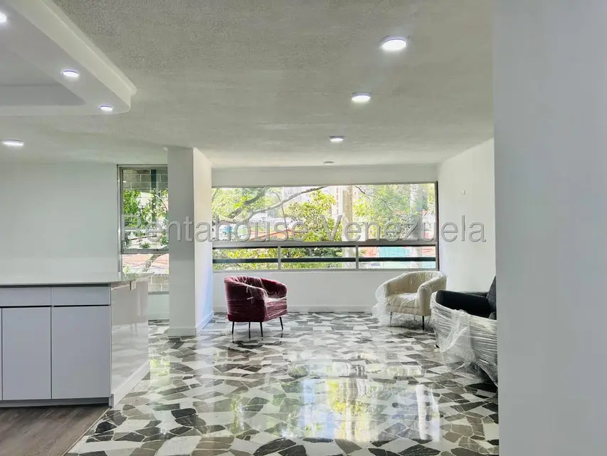 Apartamento (1 Nivel) en Alquiler en Los Palos Grandes, Distrito Metropolitano - 22