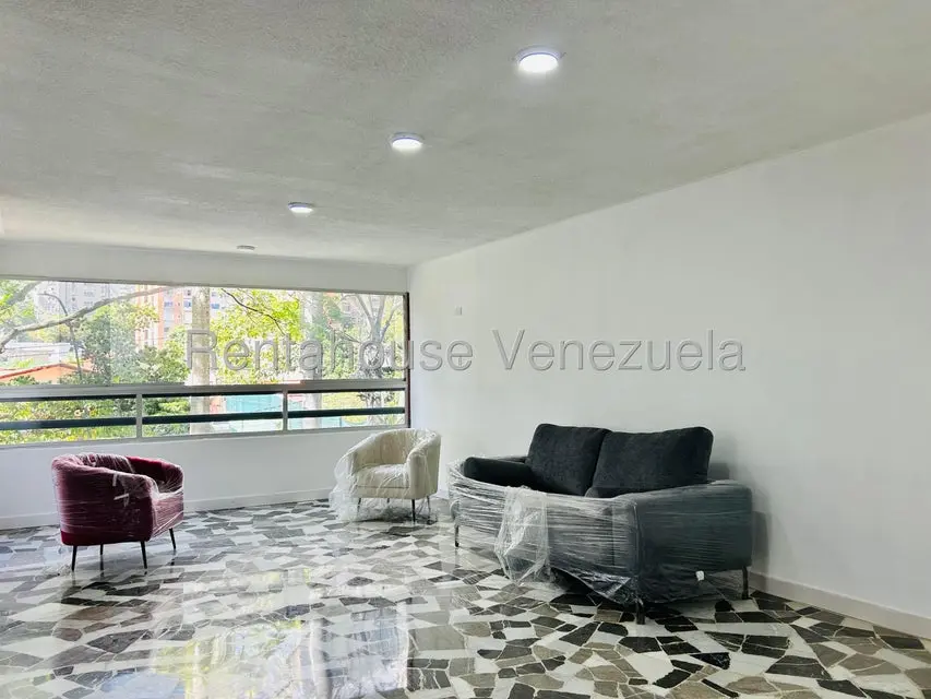 Apartamento (1 Nivel) en Alquiler en Los Palos Grandes, Distrito Metropolitano - 23
