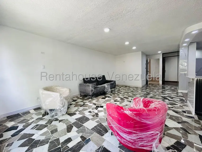 Apartamento (1 Nivel) en Alquiler en Los Palos Grandes, Distrito Metropolitano - 27