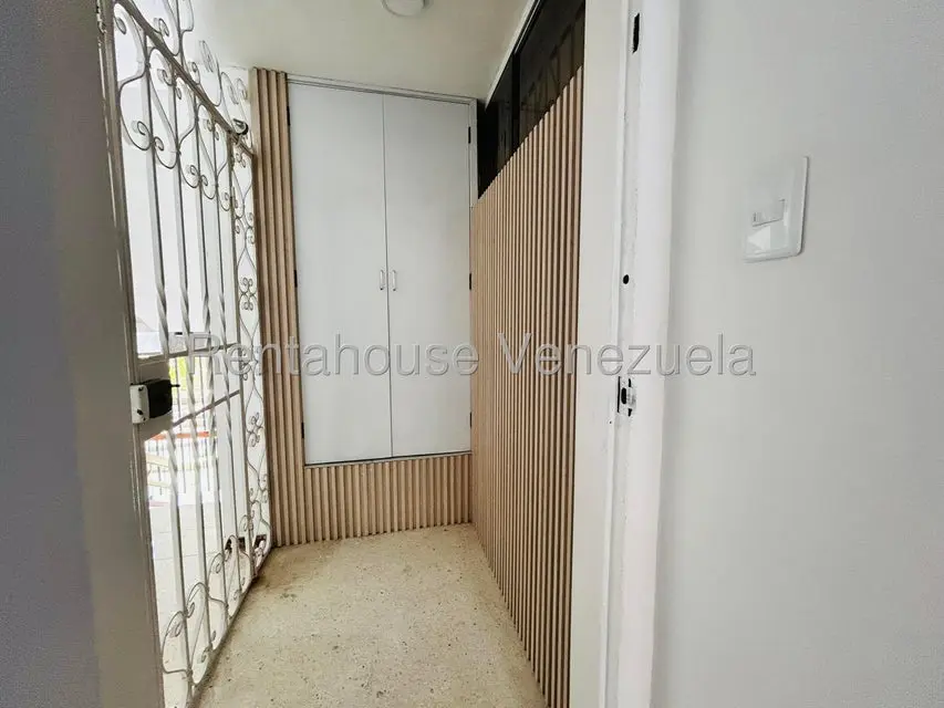 Apartamento (1 Nivel) en Alquiler en Los Palos Grandes, Distrito Metropolitano - 30
