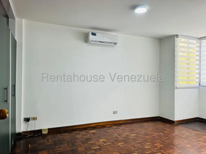 Apartamento (1 Nivel) en Alquiler en Los Palos Grandes, Distrito Metropolitano - 33