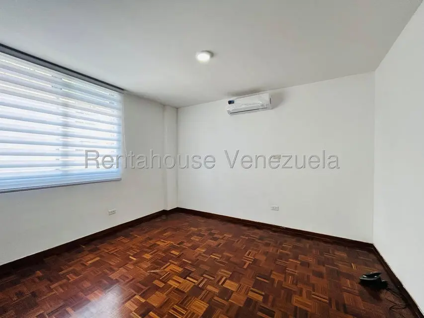 Apartamento (1 Nivel) en Alquiler en Los Palos Grandes, Distrito Metropolitano - 40