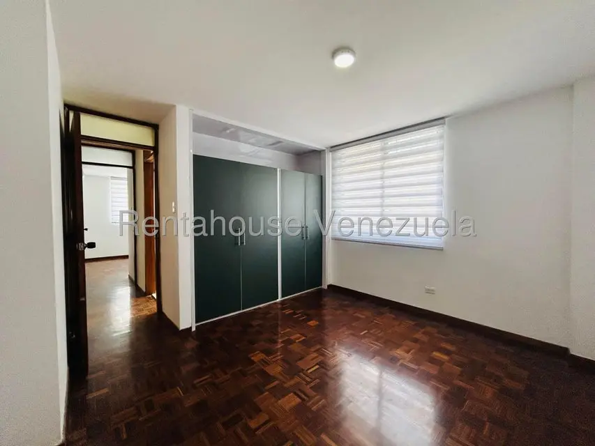 Apartamento (1 Nivel) en Alquiler en Los Palos Grandes, Distrito Metropolitano - 42