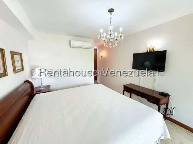 Apartamento (1 Nivel) en Alquiler en Lomas de Las Mercedes, Distrito Metropolitano - 25